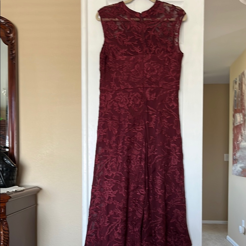 Chic Lace Midi Dress in Deep Burgandy sz 10 - Picture 4 of 5